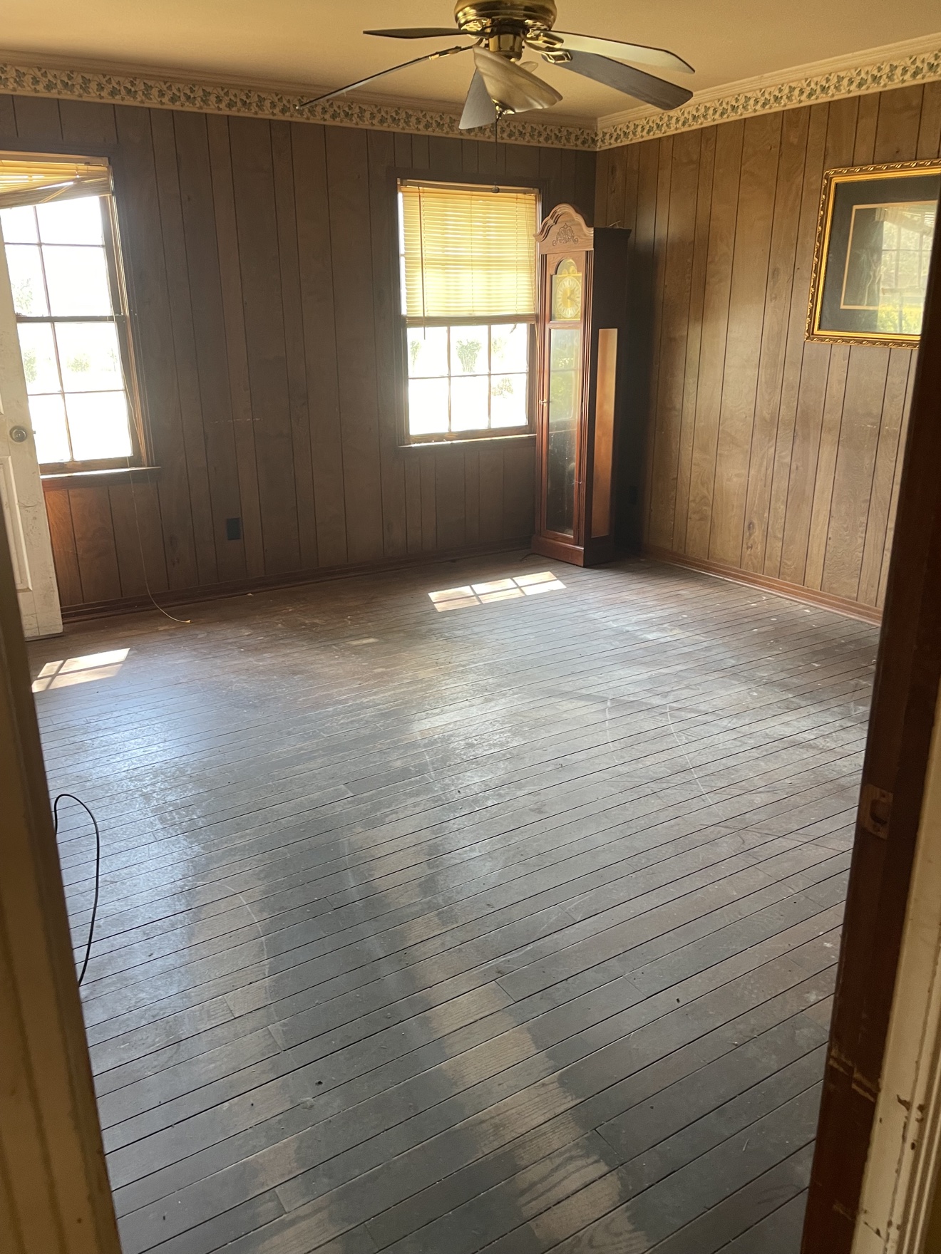 Same living room open and cleared after furniture removal